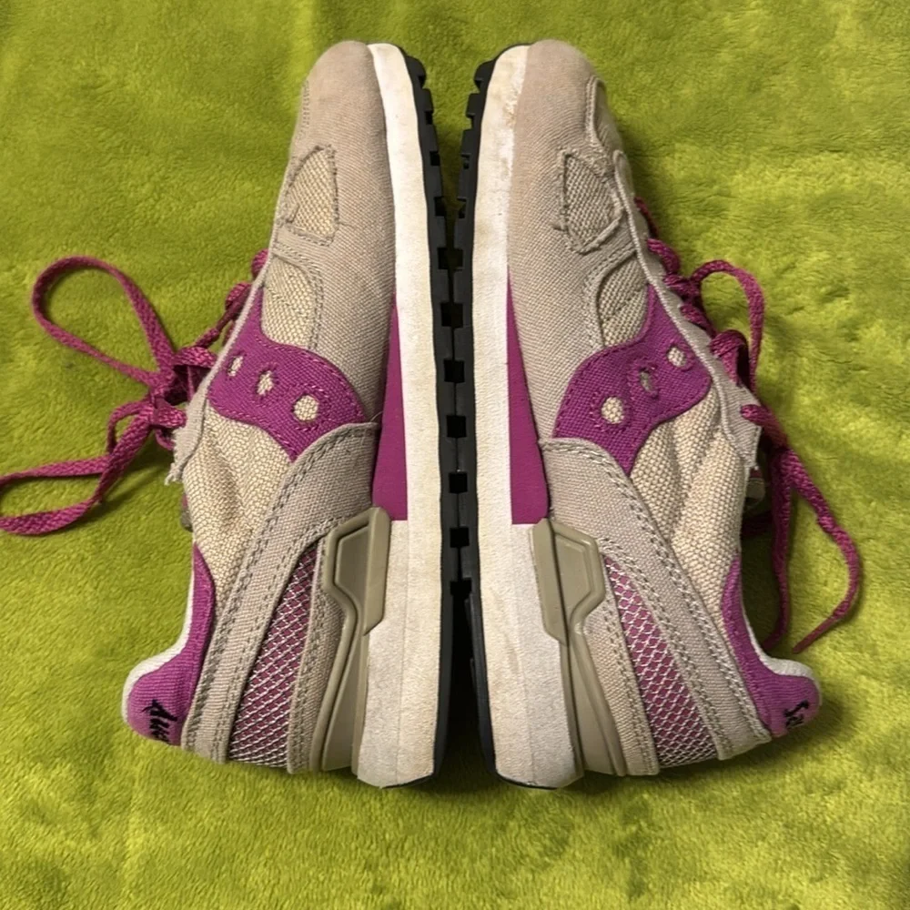 Saucony Women’s Shadow Original Beige & Purple Athletic Running Shoes Size 9